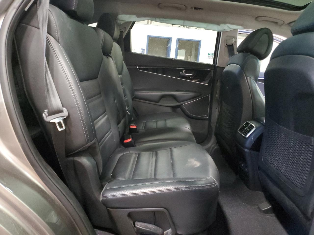2016 Kia Sorento - Image 12