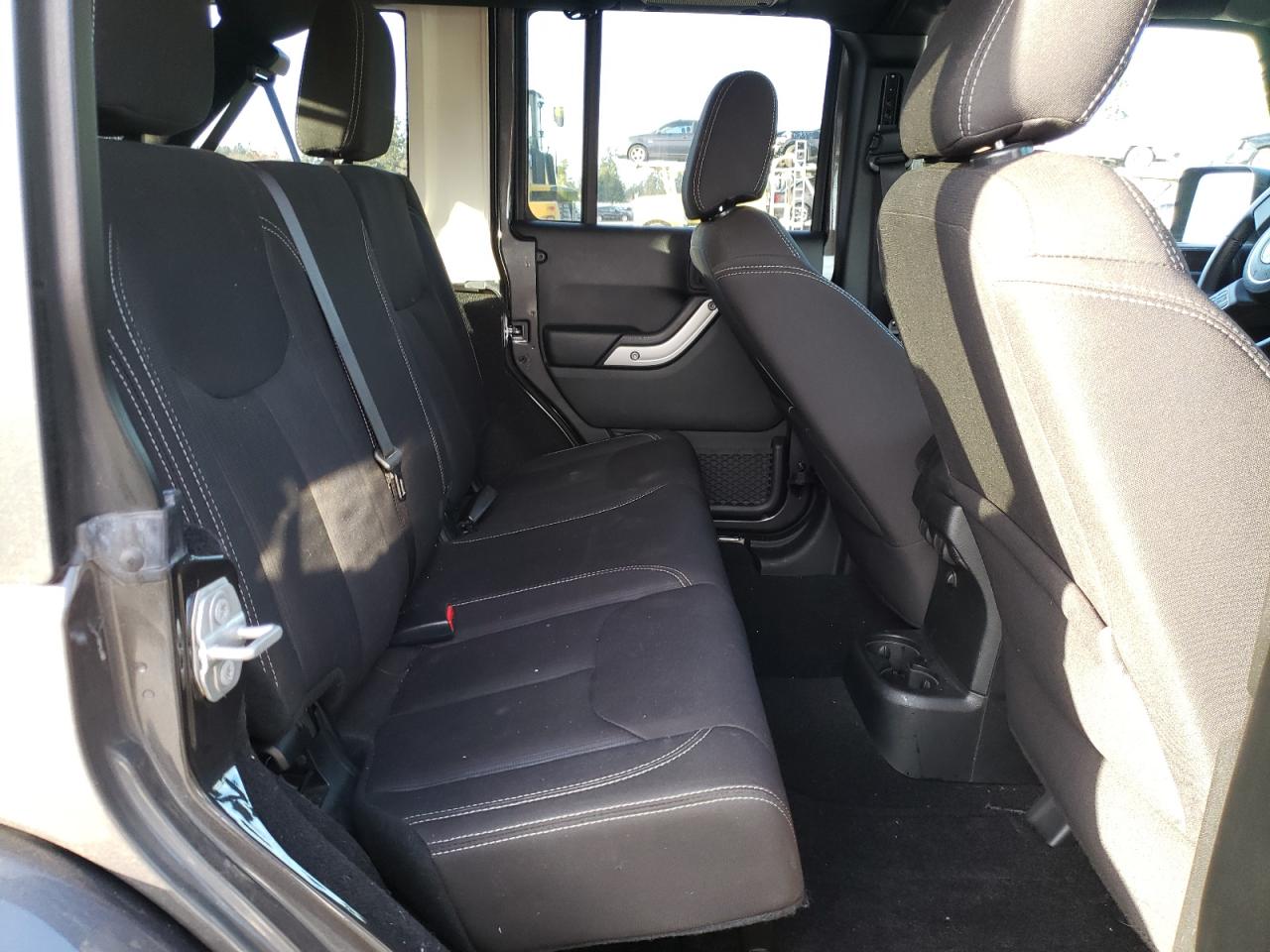 2018 Jeep Wrangler - Image 11