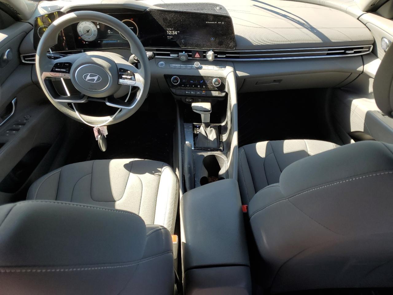2024 Hyundai Elantra - Image 8