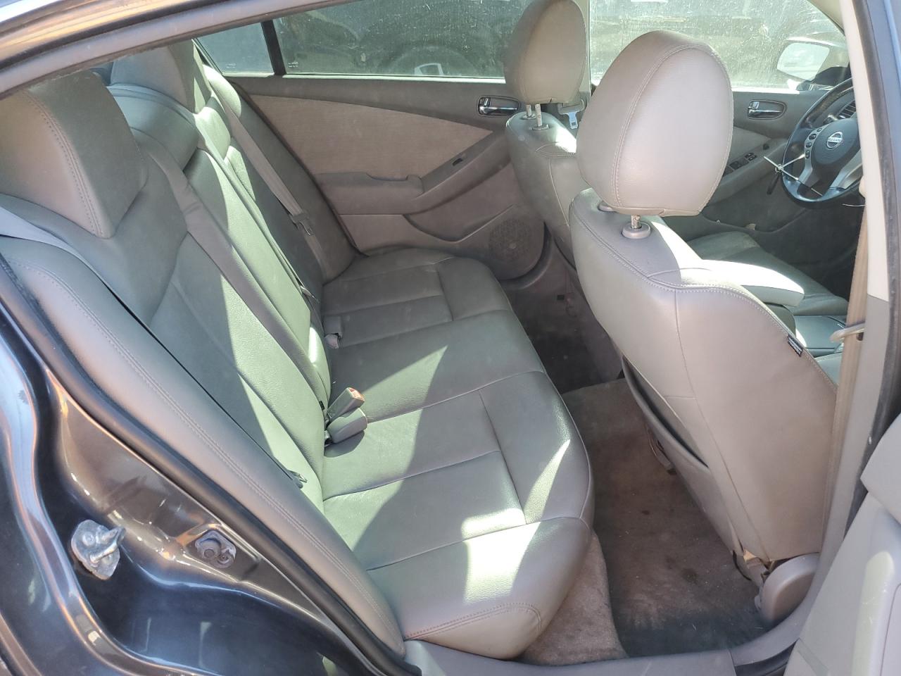 2012 Nissan Altima - Image 10