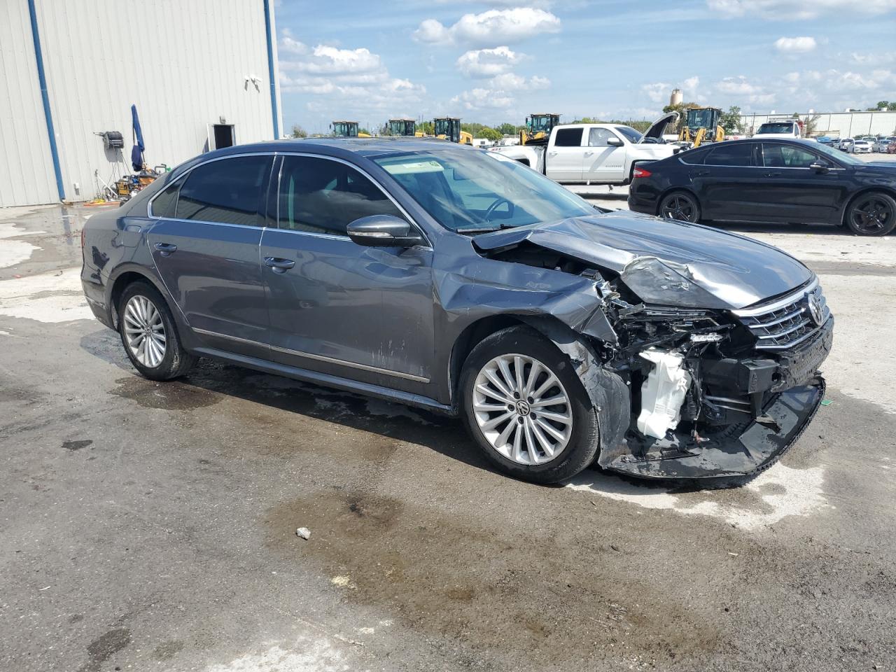 2017 Volkswagen Passat - Image 4