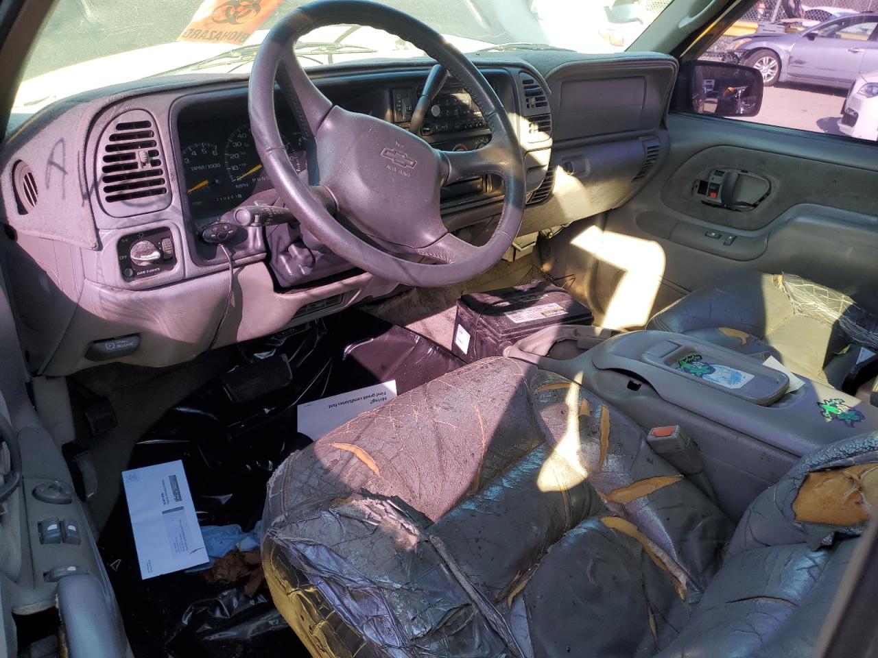 1998 Chevrolet Tahoe K1500 VIN: 3GNEK18R9WG123185 Lot: 53020915