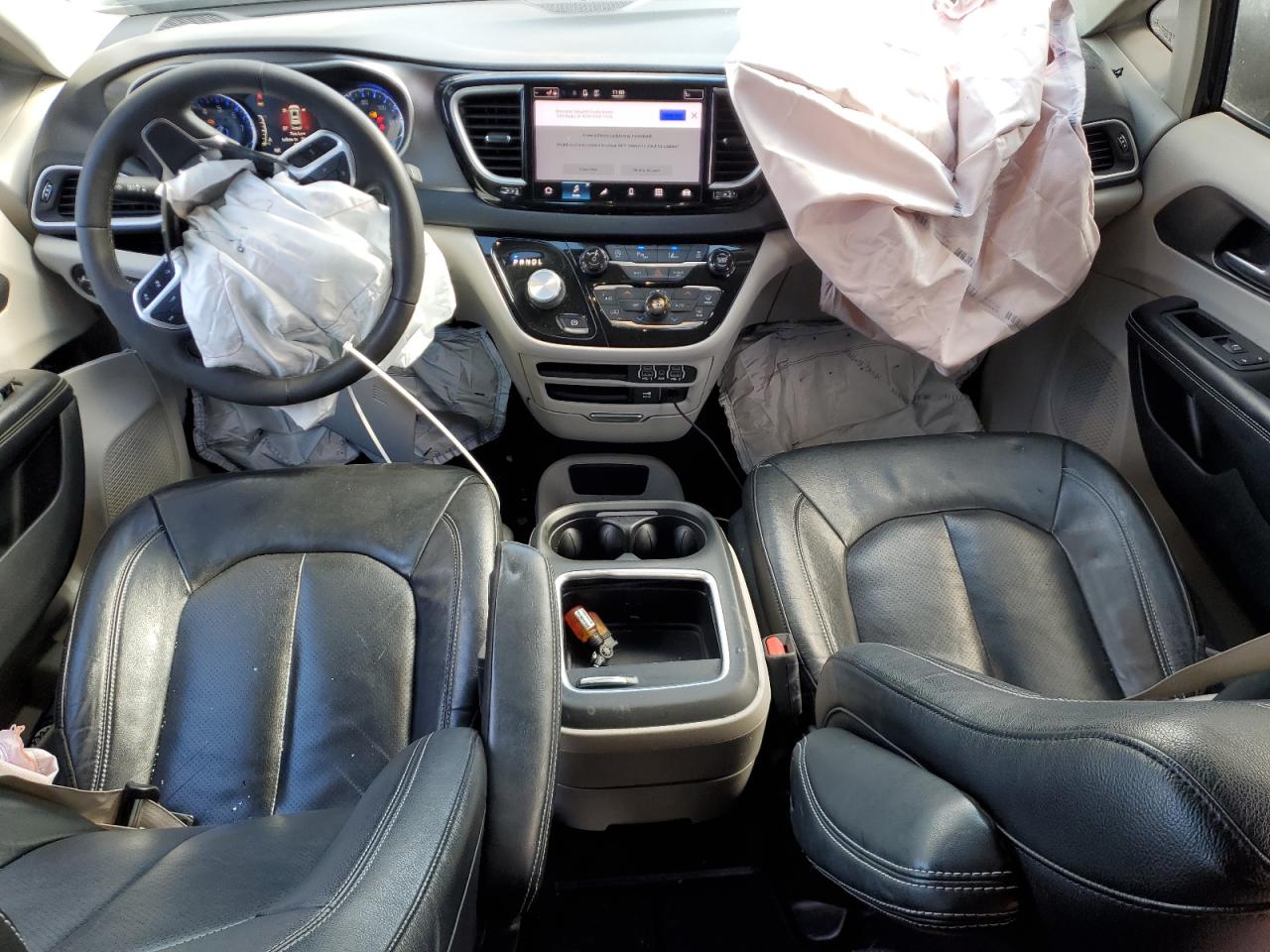 2022 Chrysler Pacifica - Image 8