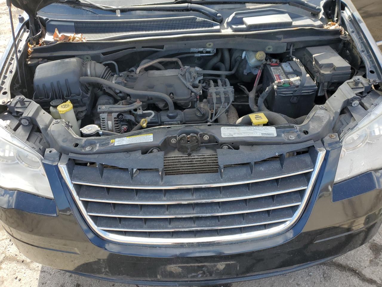 2010 Chrysler Town & Country - Image 14