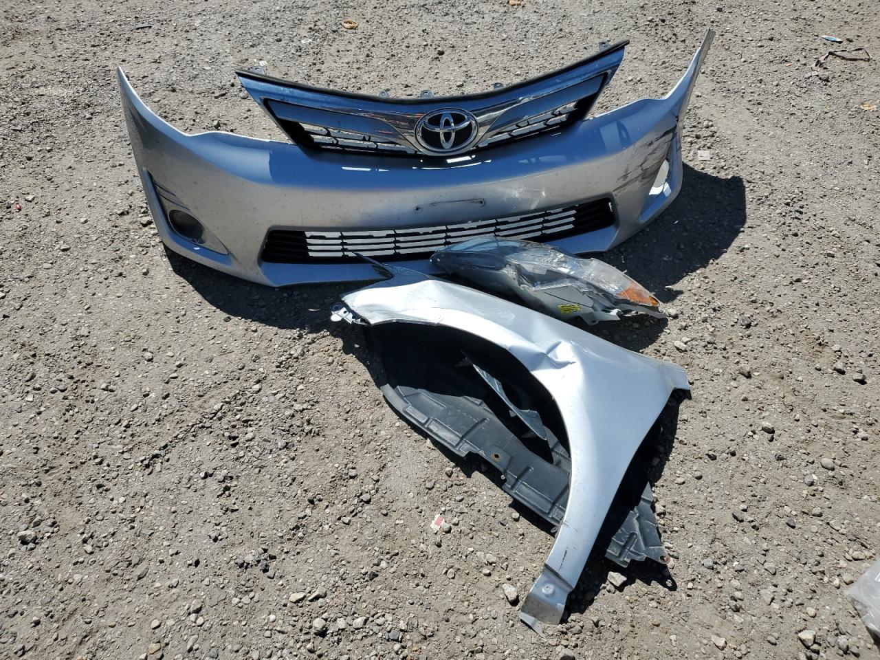 2014 Toyota Camry - Image 12