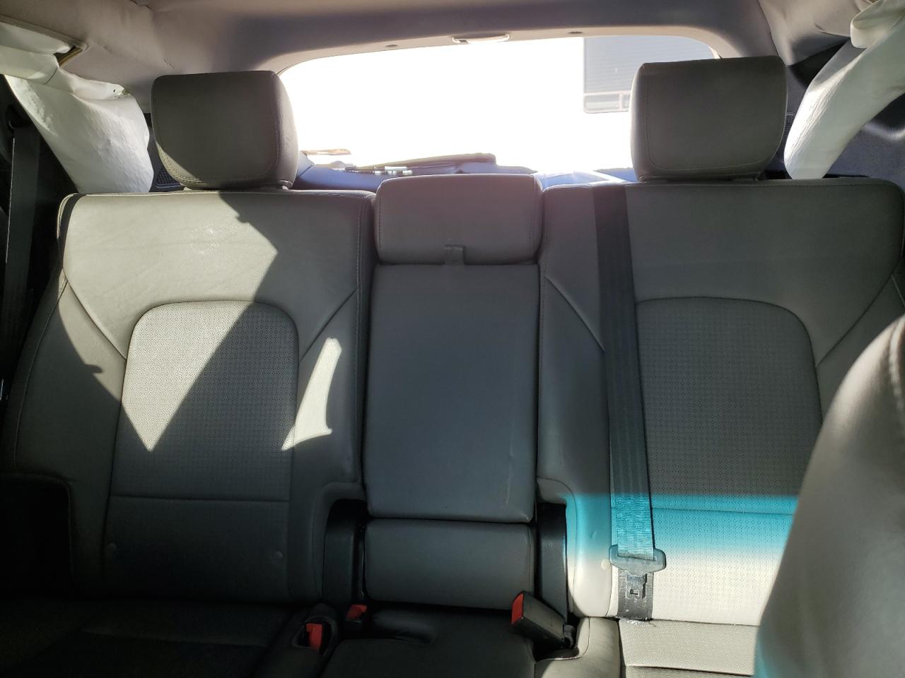 2015 Hyundai Santa Fe - Image 10