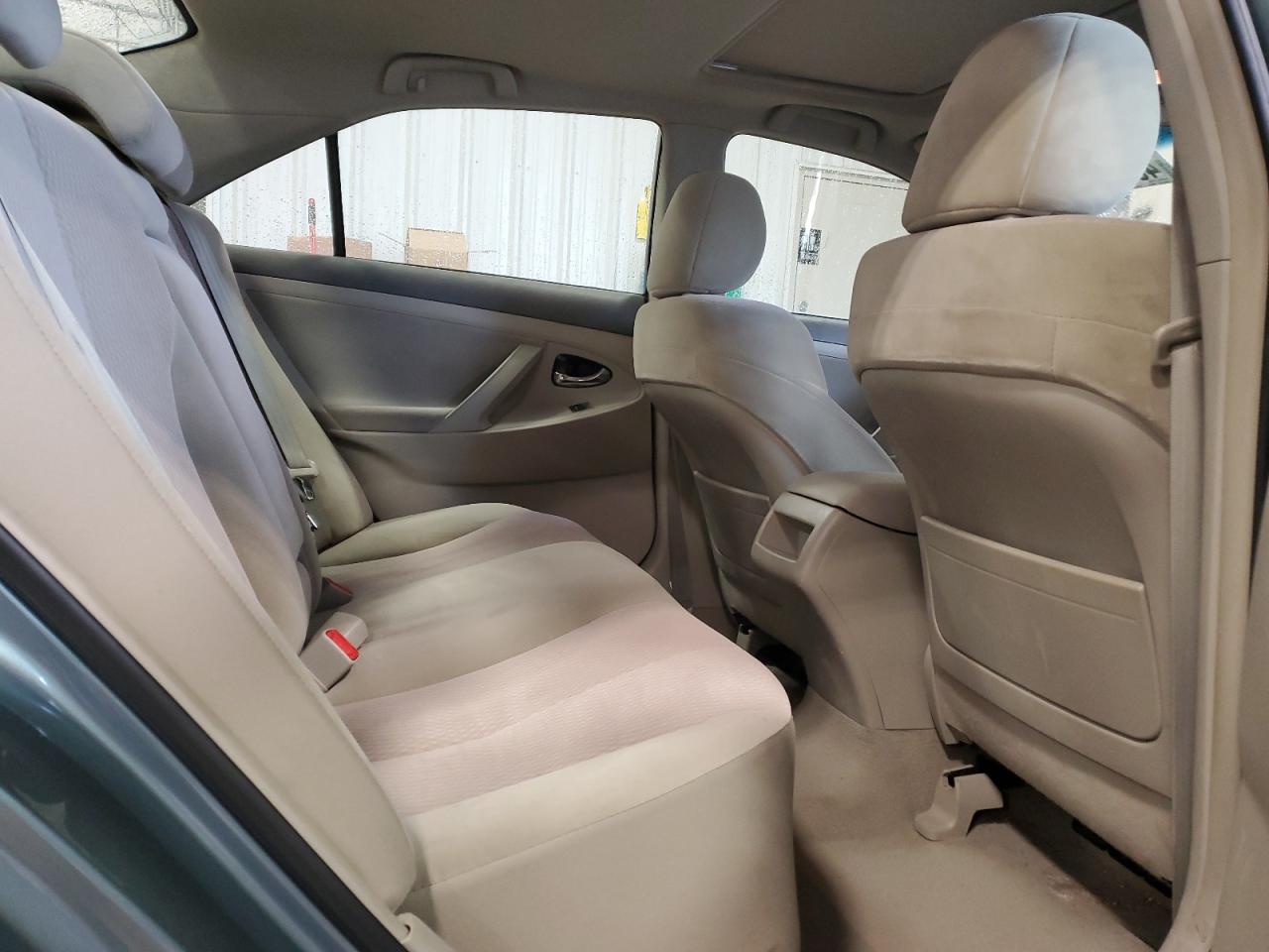 2010 Toyota Camry - Image 10
