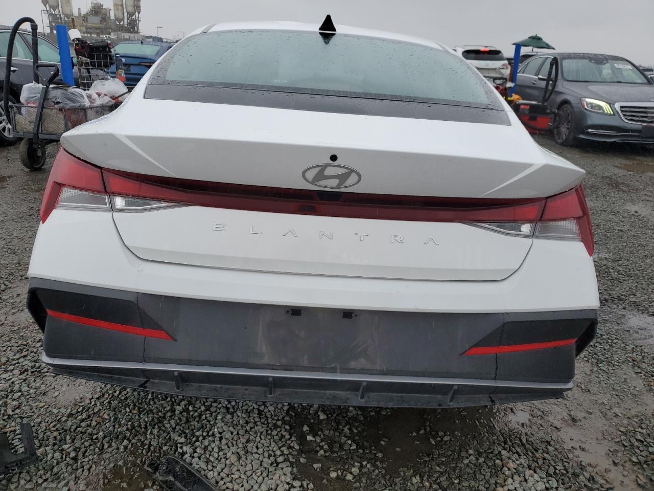 2024 Hyundai Elantra - Image 6