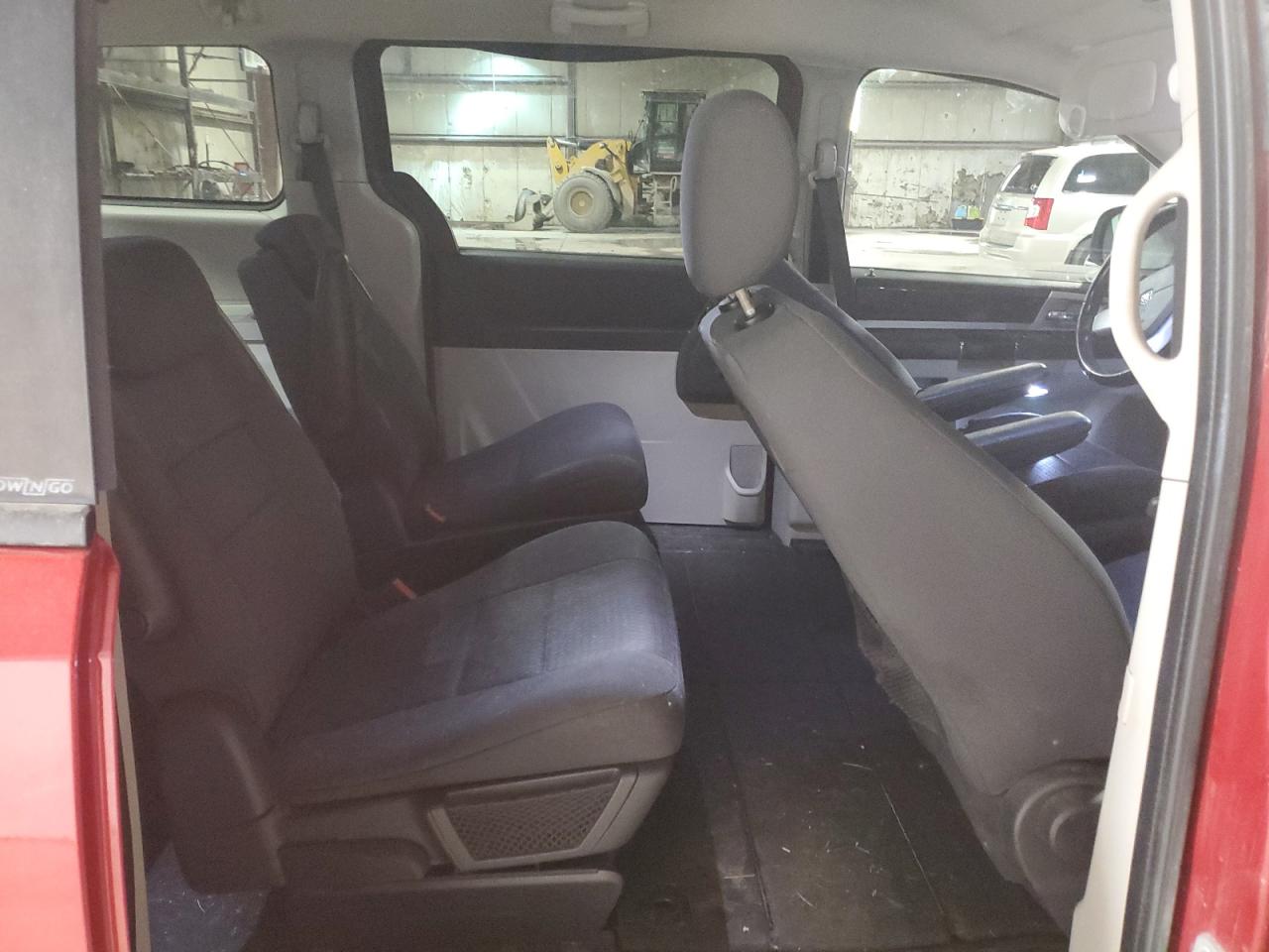 2010 Dodge Caravan - Image 11