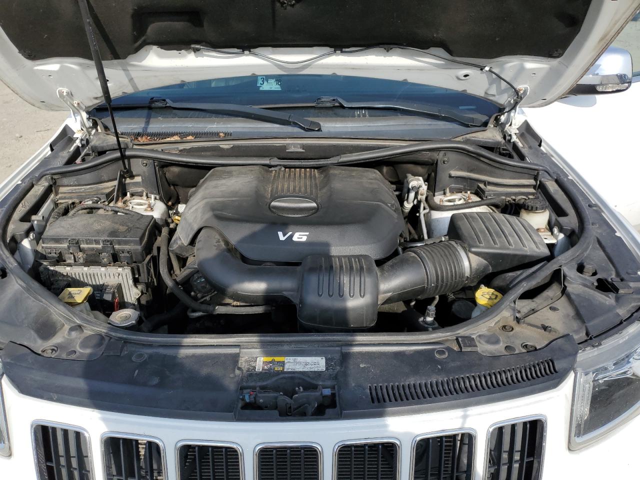2014 Jeep Grand Cherokee - Image 12