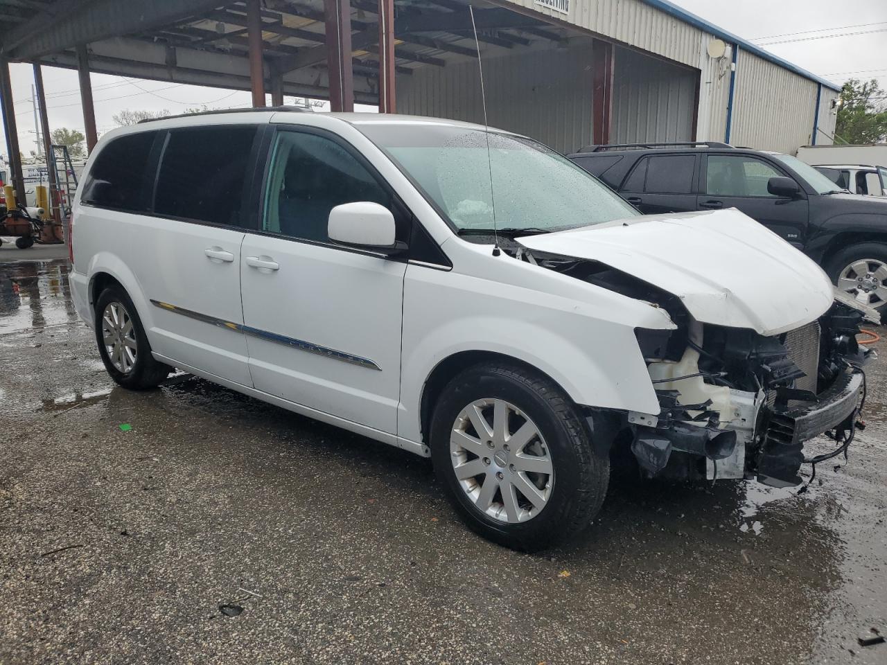 2015 Chrysler Town & Country - Image 4