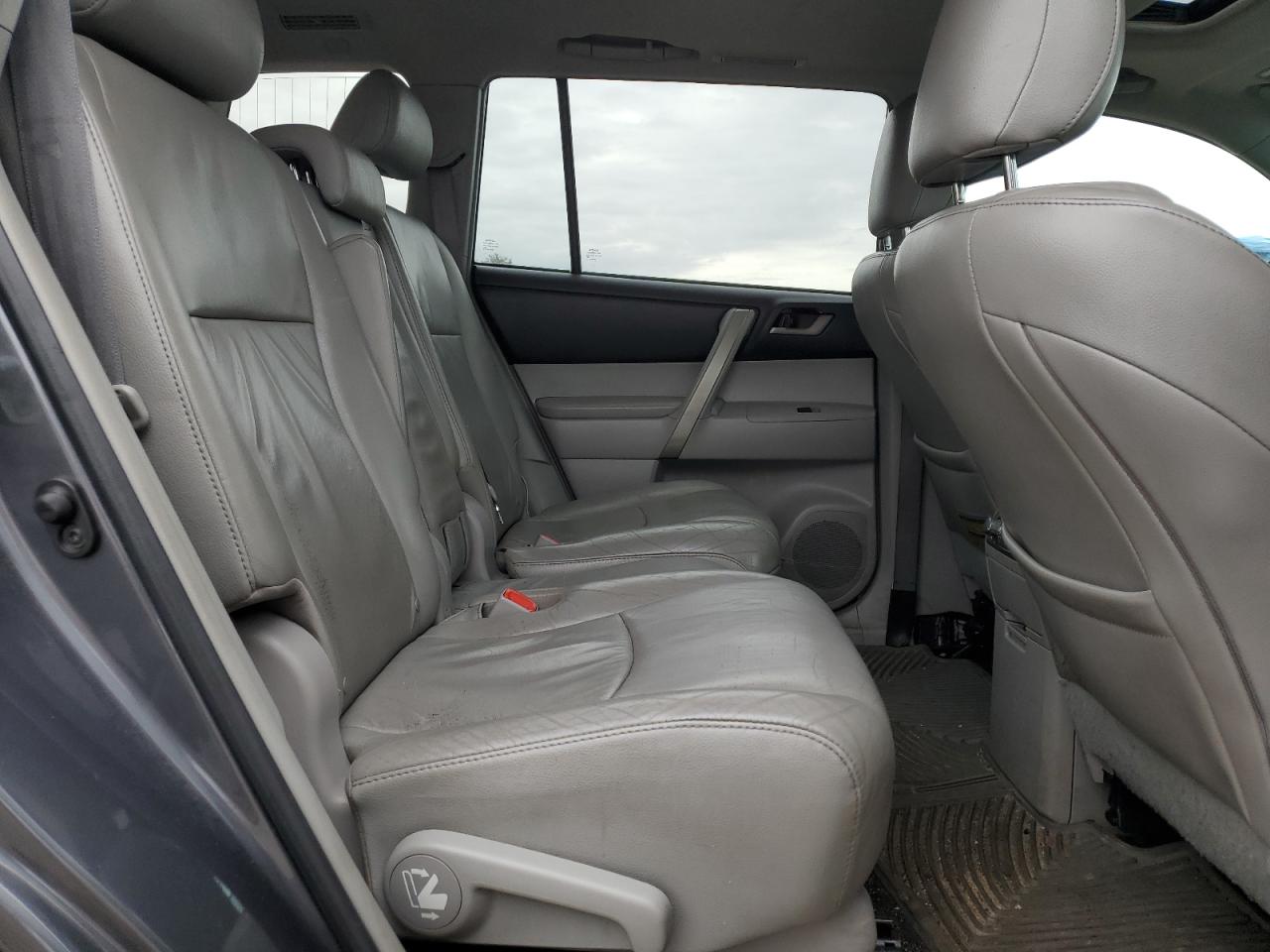 2011 Toyota Highlander - Image 11