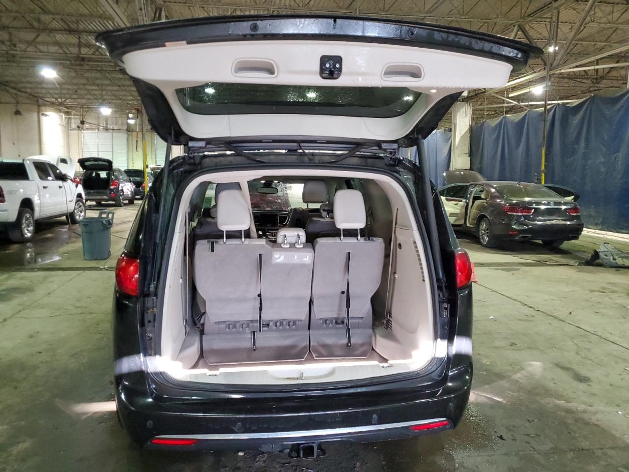 2017 Chrysler Pacifica - Image 6