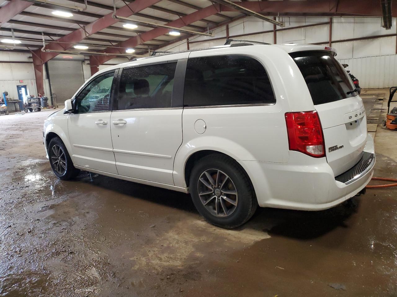 2017 Dodge Caravan - Image 2