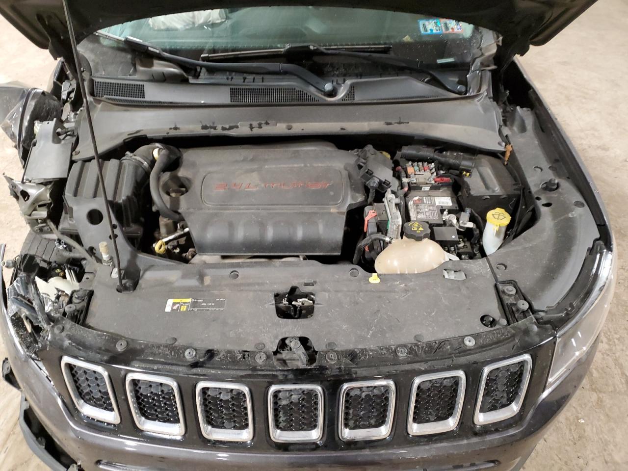 2018 Jeep Compass - Image 12