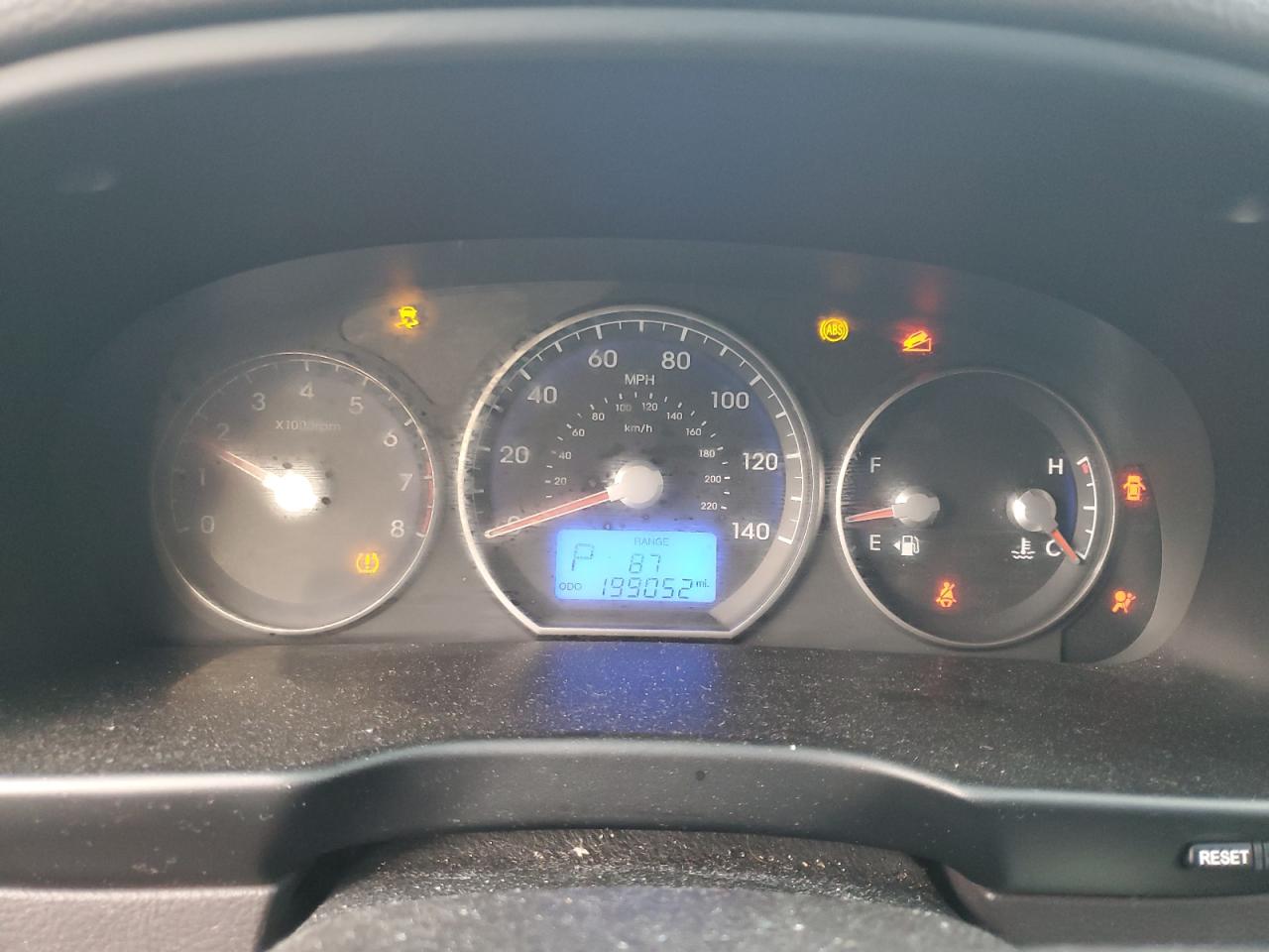 2012 Hyundai Santa Fe - Image 9