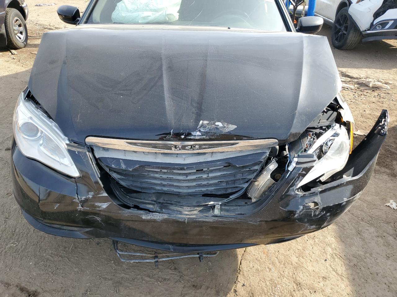 2013 Chrysler 200 - Image 11