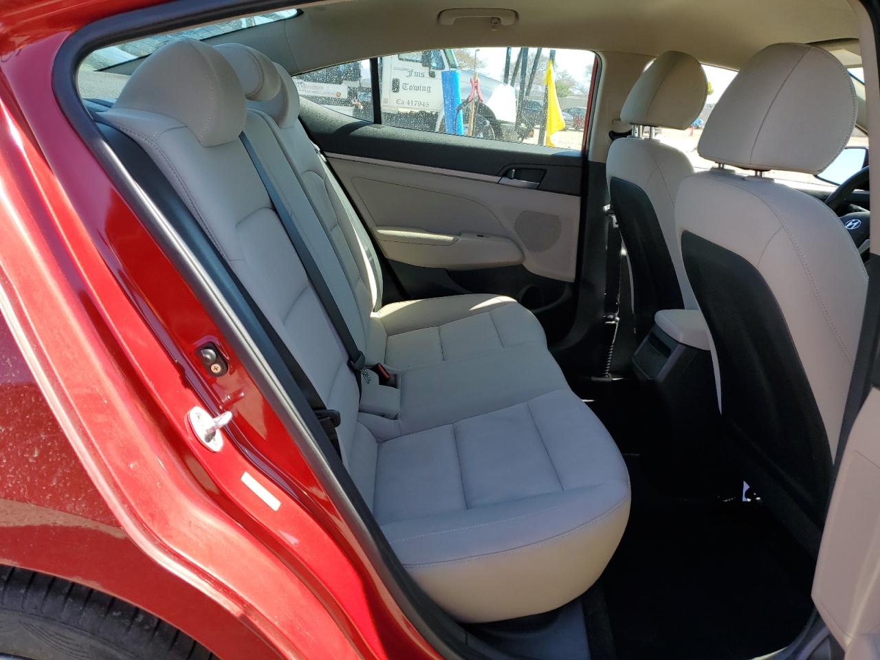 2017 Hyundai Elantra - Image 10