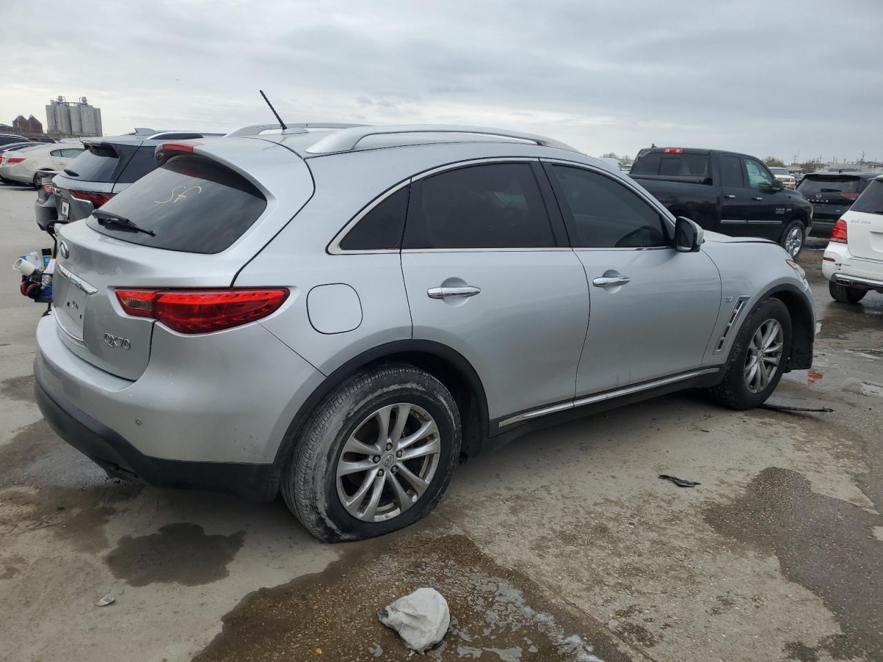 2017 Infiniti QX70 - Image 3