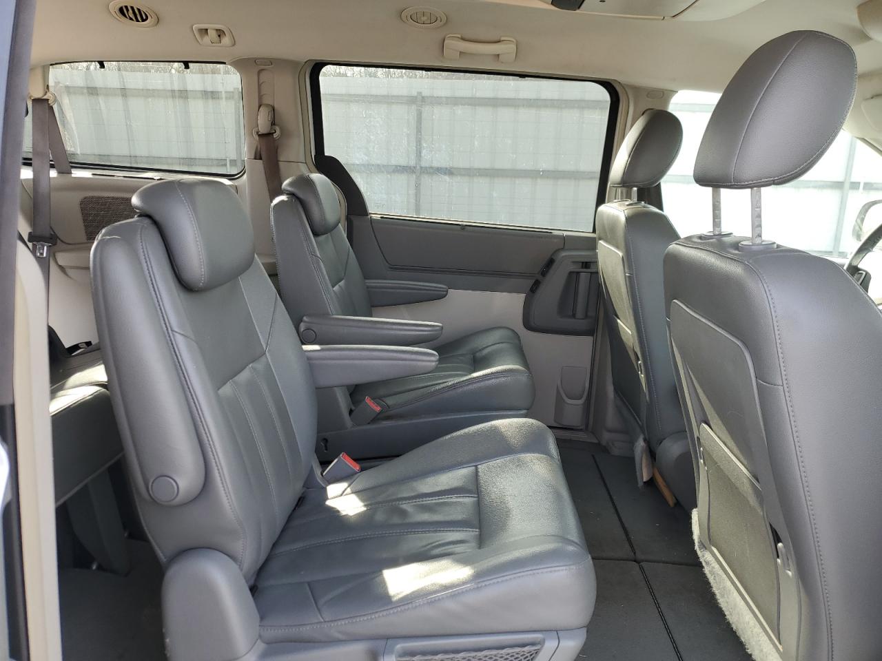 2008 Chrysler Town & Country - Image 12