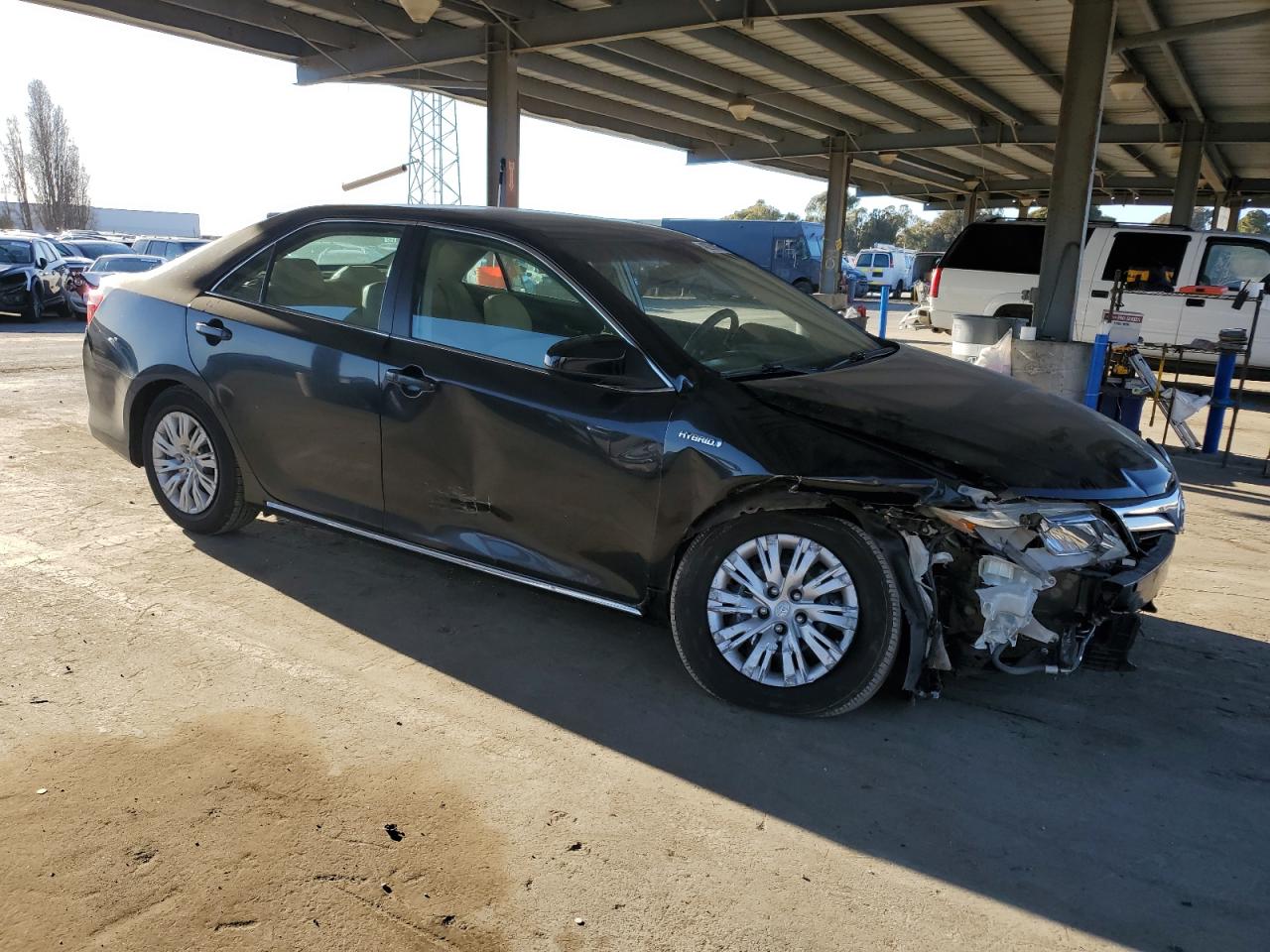 2014 Toyota Camry - Image 4