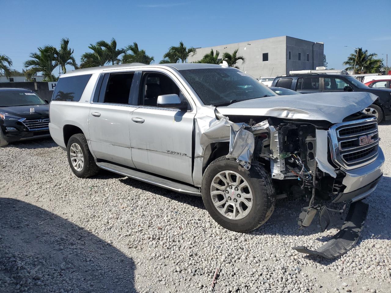 2016 GMC Yukon - Image 4