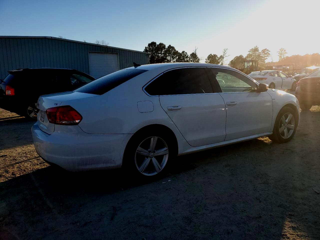 2015 Volkswagen Passat - Image 3