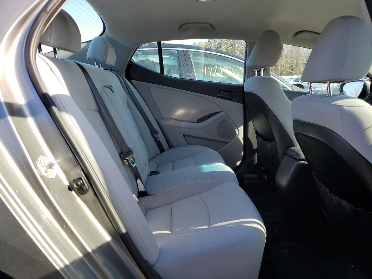 2012 Kia Optima - Image 11