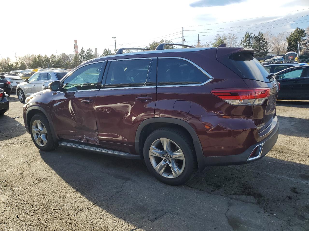 2017 Toyota Highlander - Image 2