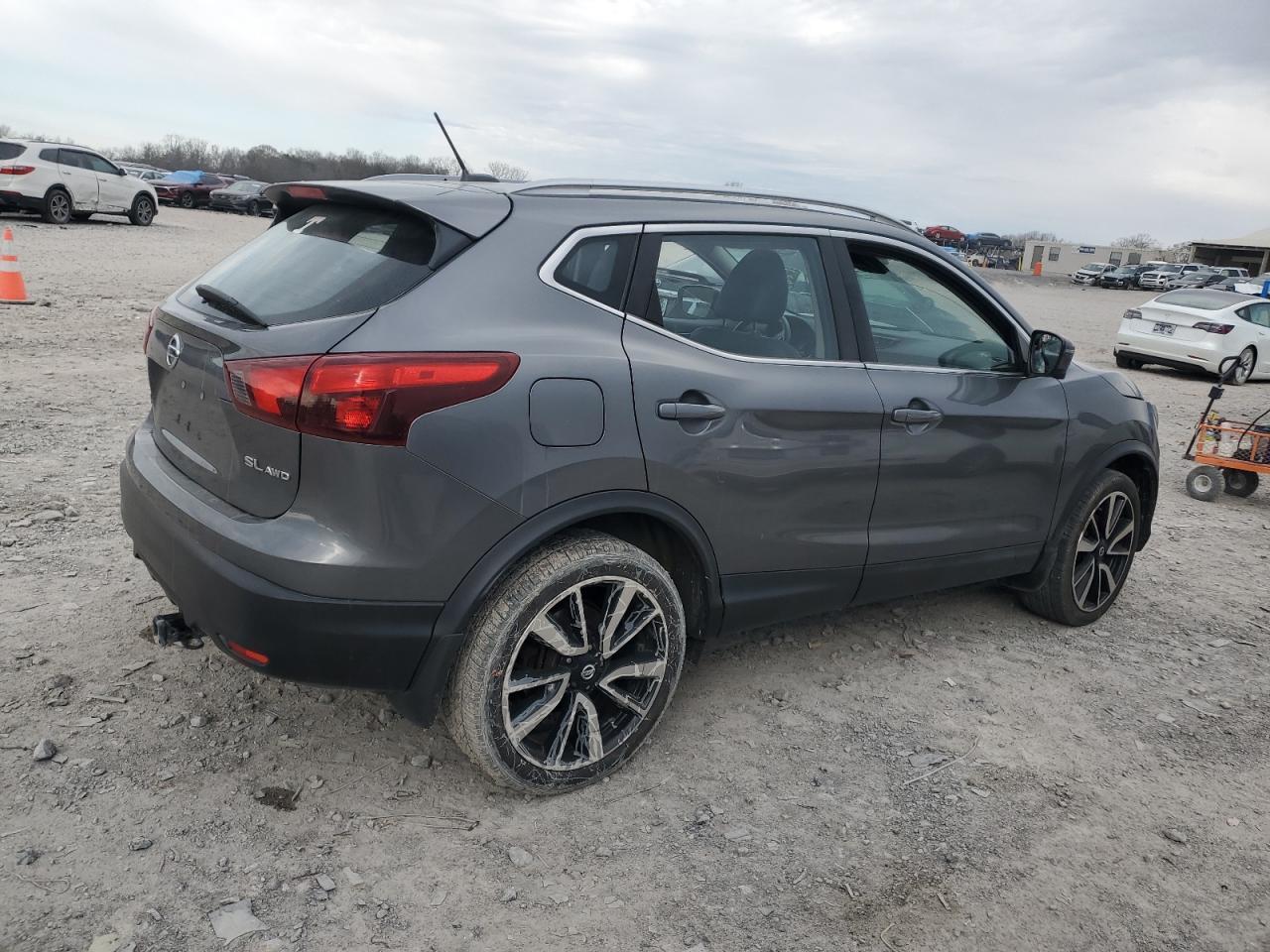 JN1BJ1CR3HW143560 NISSAN ROGUE 2017