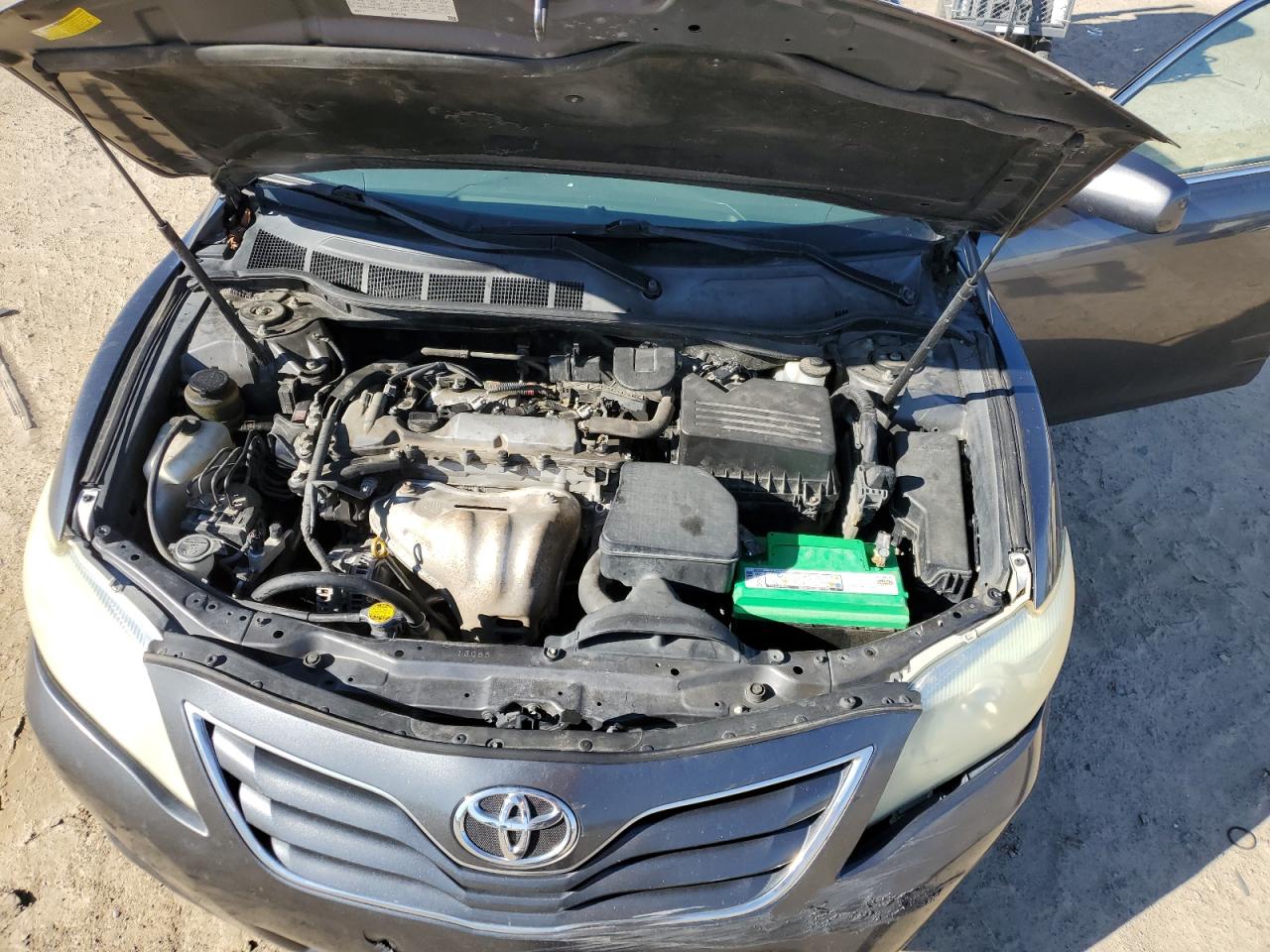 2011 Toyota Camry - Image 11