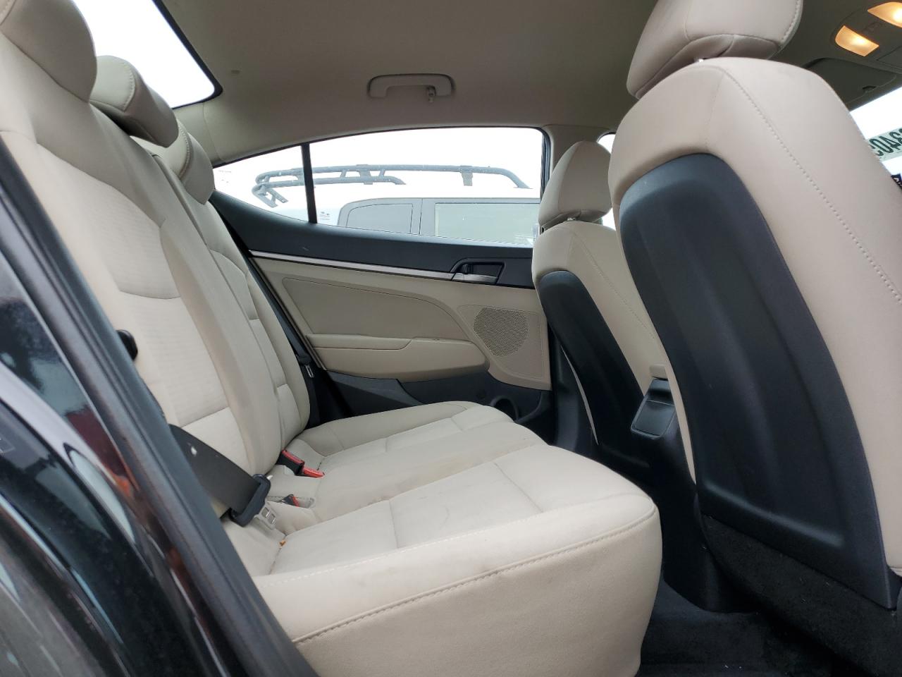 2017 Hyundai Elantra - Image 10