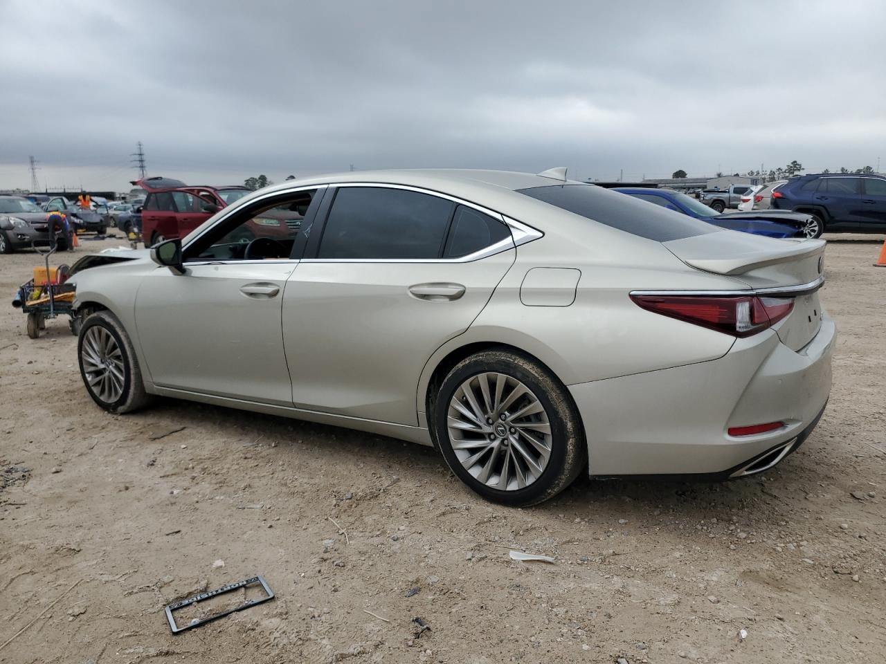 2023 Lexus ES - Image 2