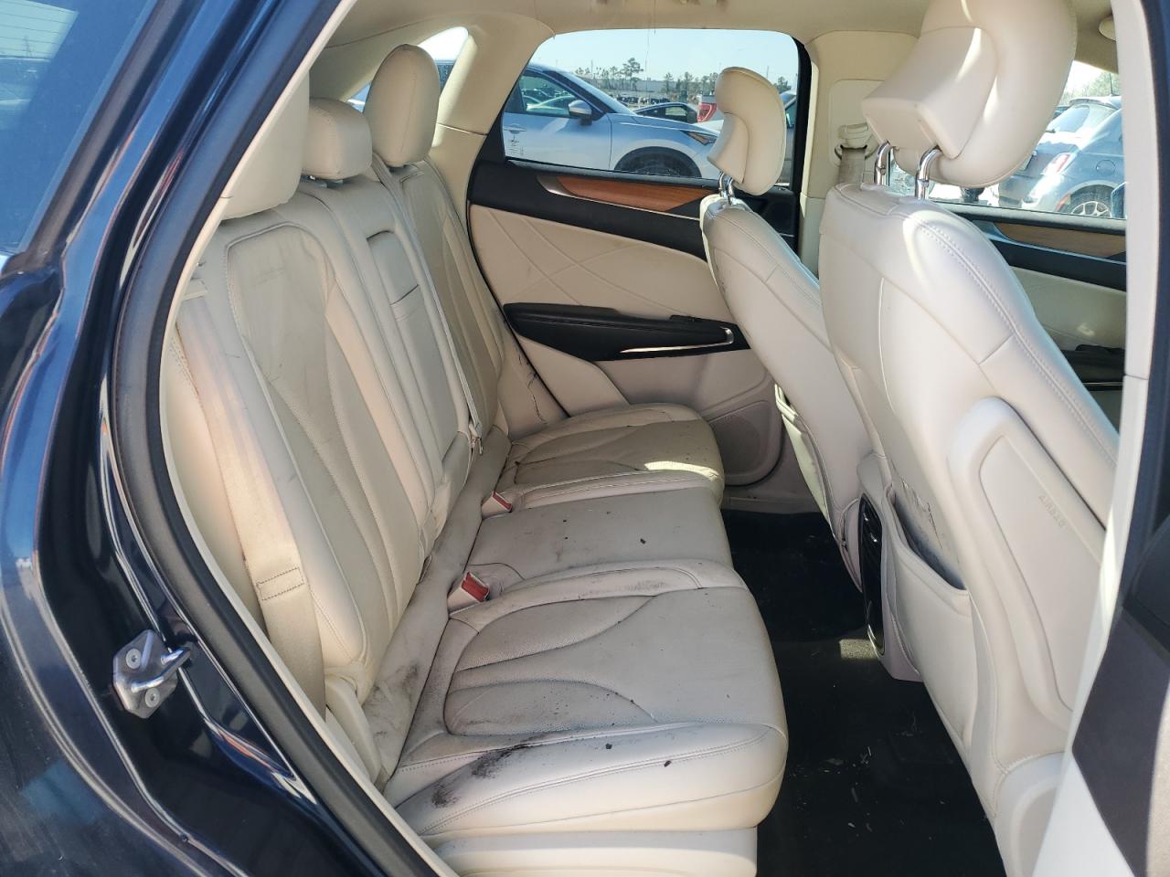 2015 Lincoln MKZ - Image 11