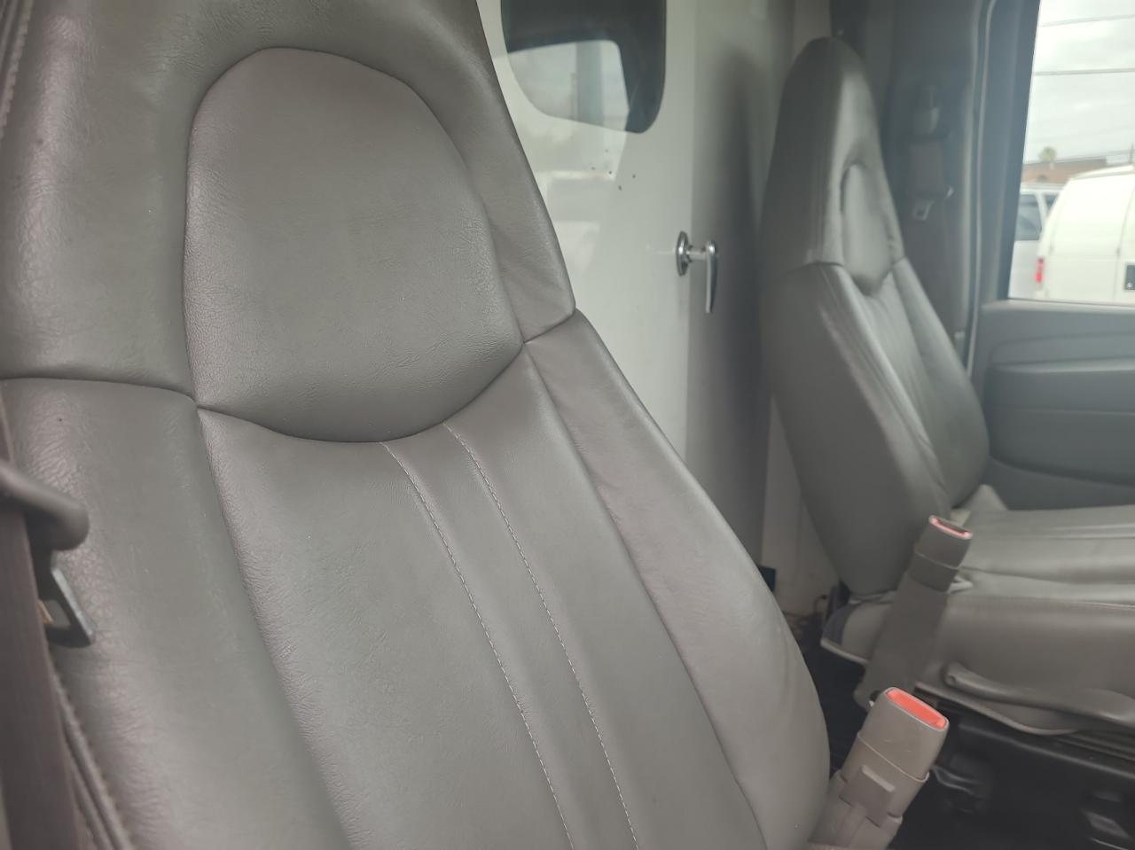 2006 Chevrolet Express - Image 6