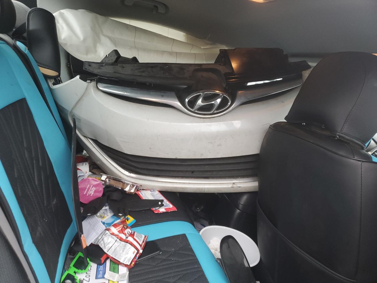 2015 Hyundai Elantra - Image 12