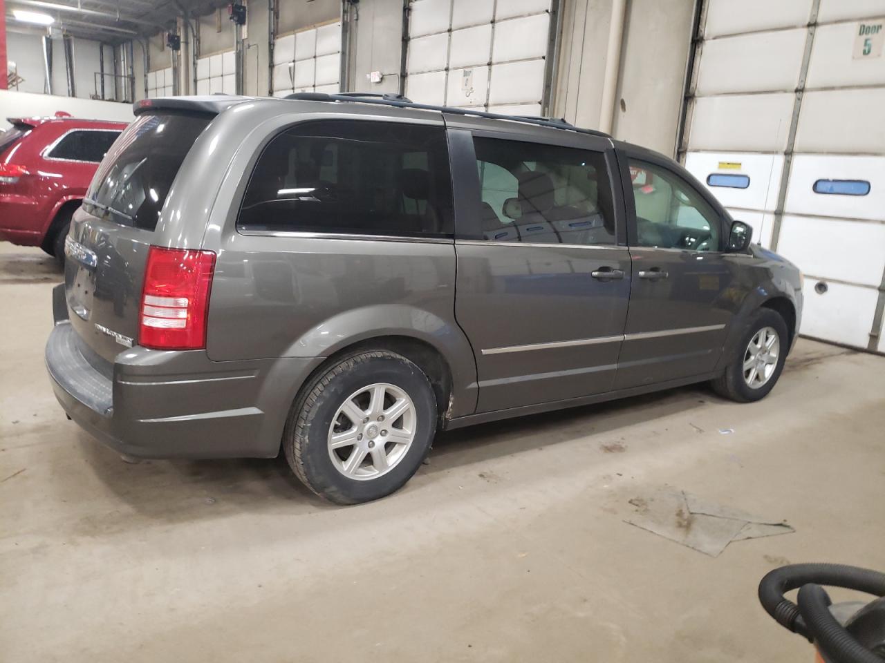 2010 Chrysler Town & Country - Image 3