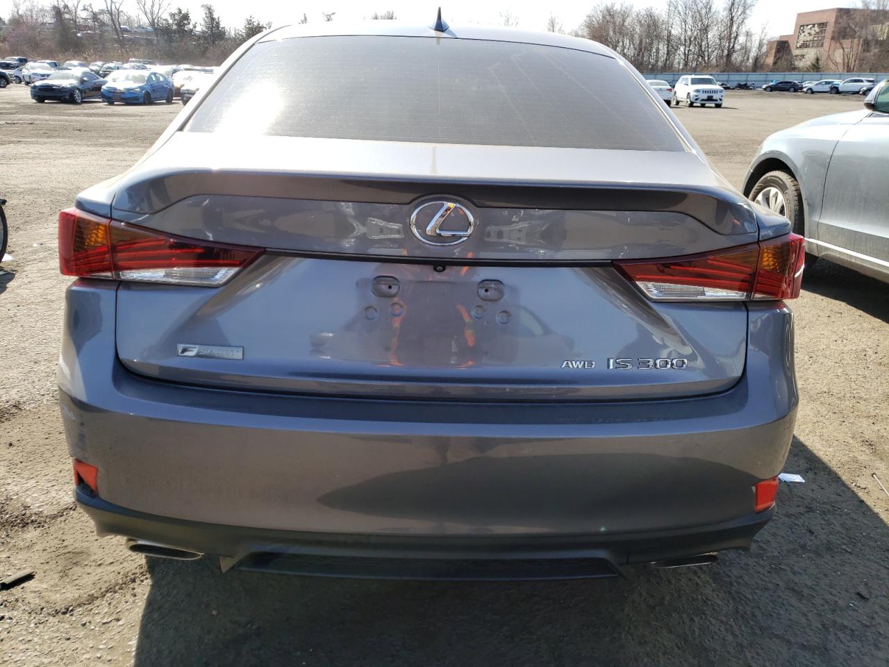 2017 Lexus IS - Image 6