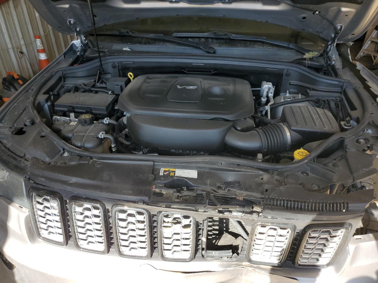 2017 Jeep Grand Cherokee - Image 14