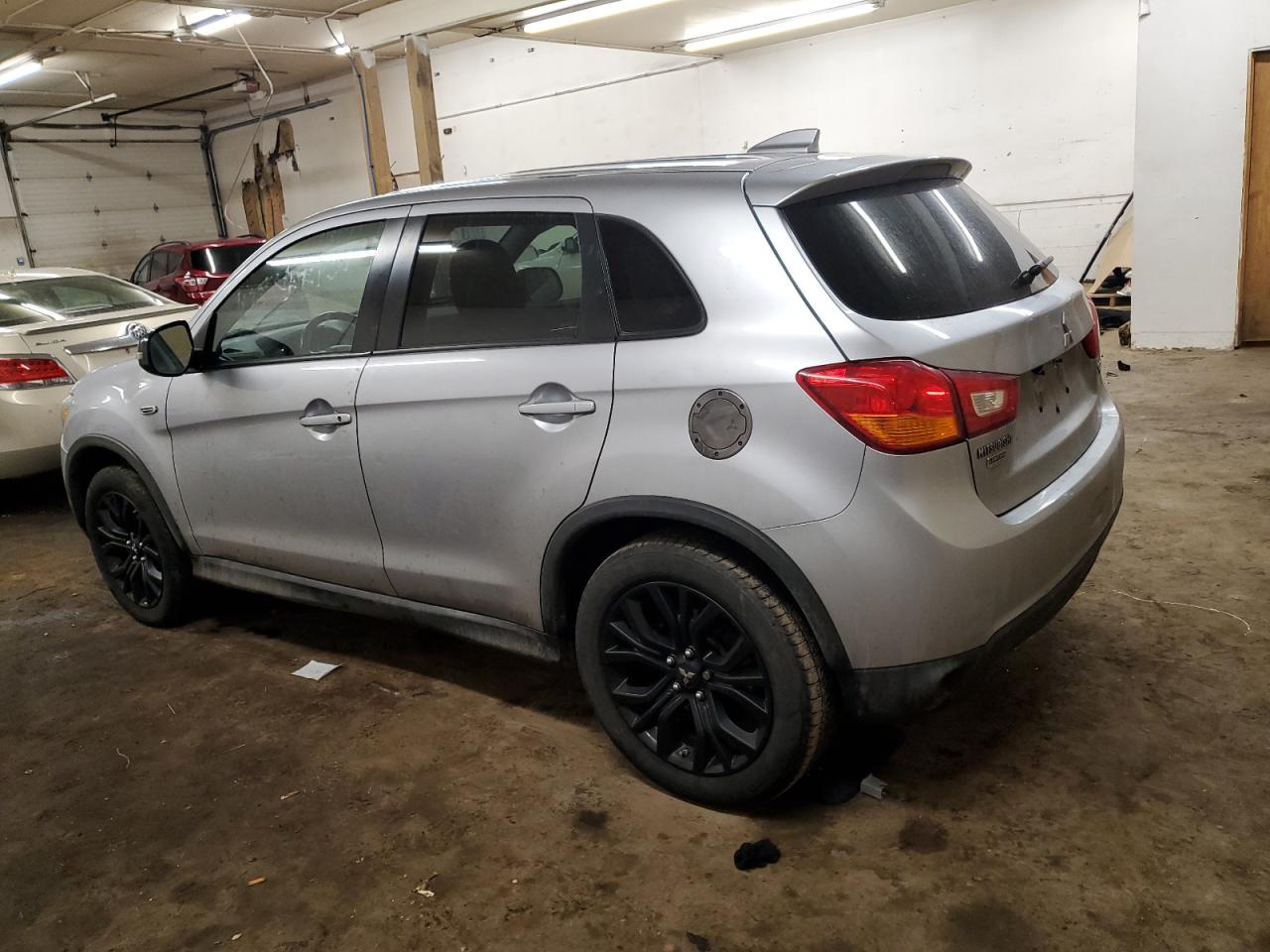 2017 Mitsubishi Outlander - Image 2