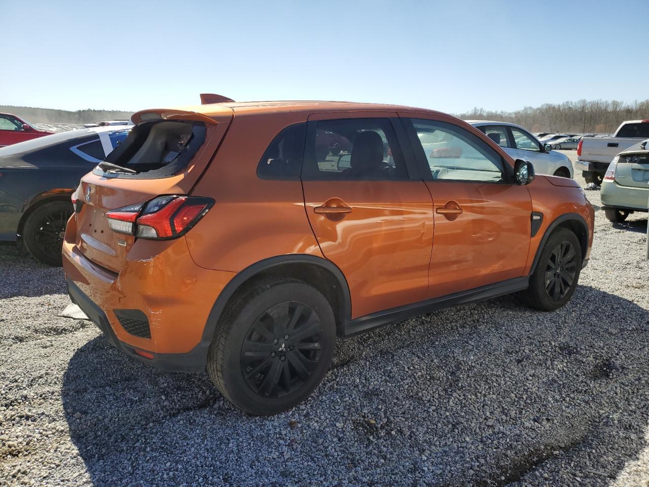 2021 Mitsubishi Outlander - Image 3