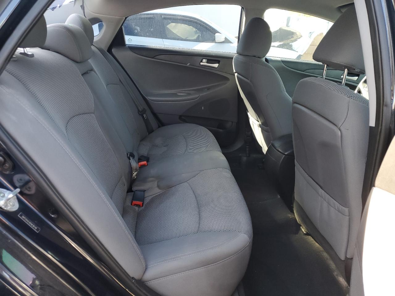 2013 Hyundai Sonata - Image 10