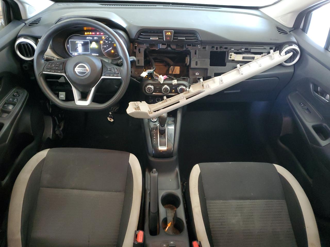 2021 Nissan Versa - Image 8