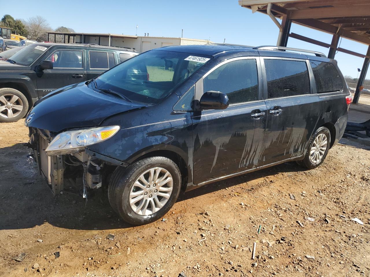 2015 Toyota Sienna - Image 1