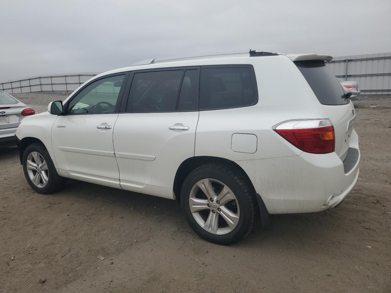 2010 Toyota Highlander - Image 2