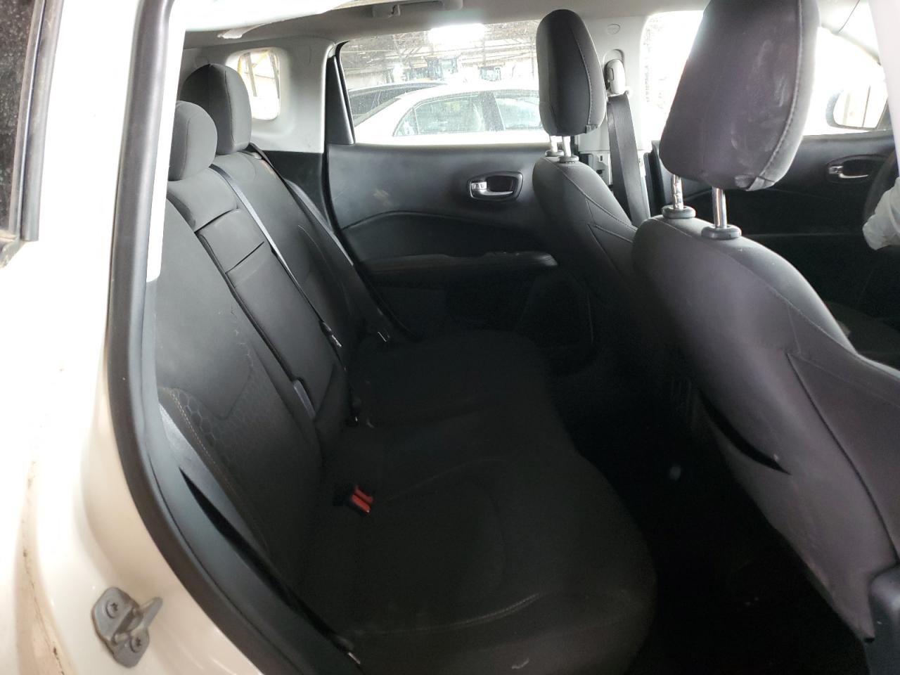 2018 Jeep Compass - Image 10