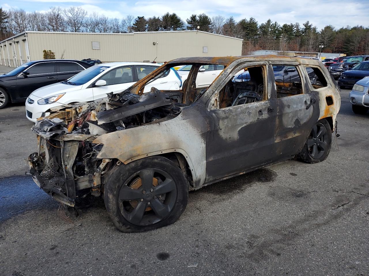 2015 Jeep Grand Cherokee Laredo for Sale in Exeter, RI - Burn