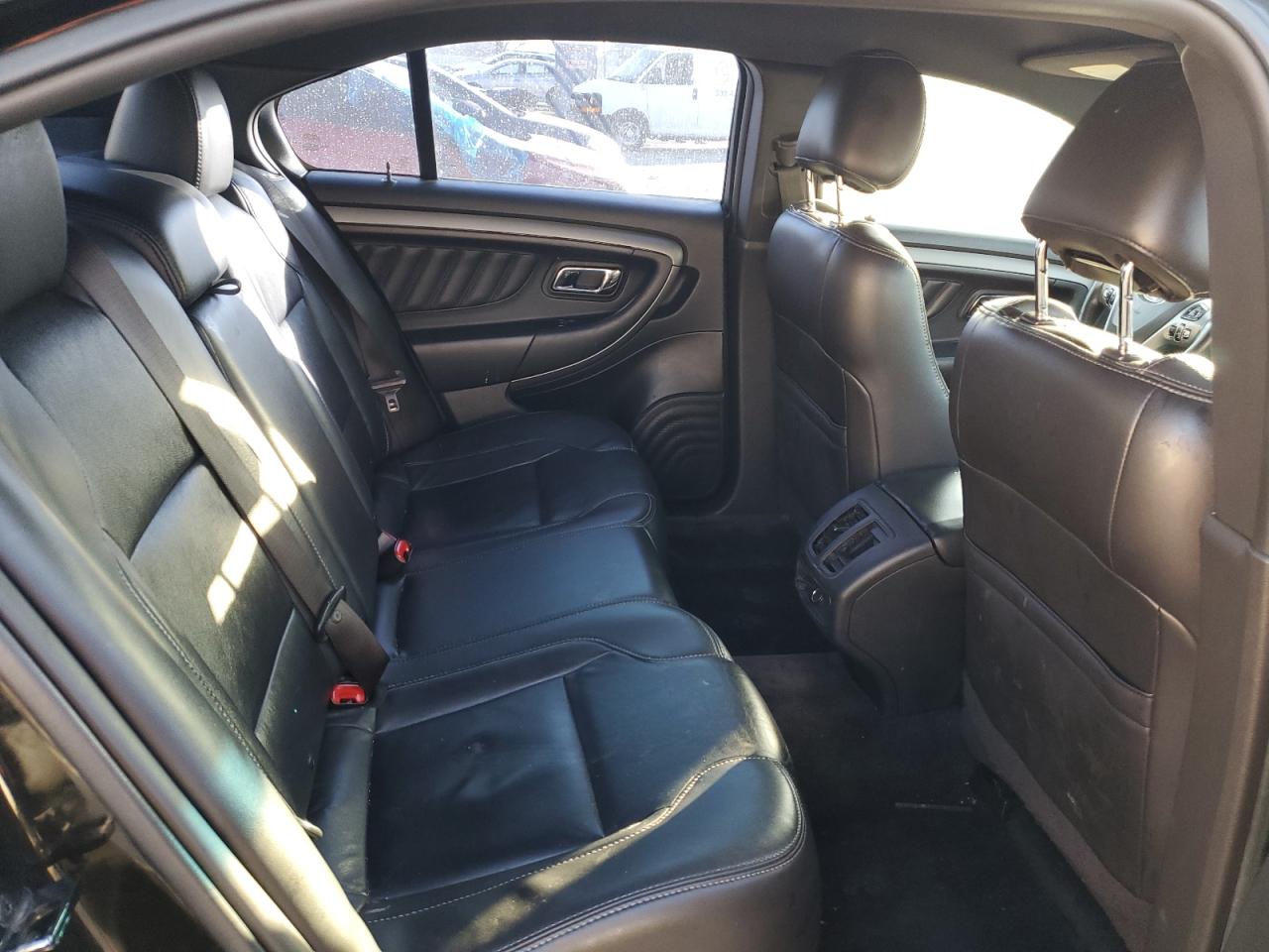 2014 Ford Taurus - Image 11