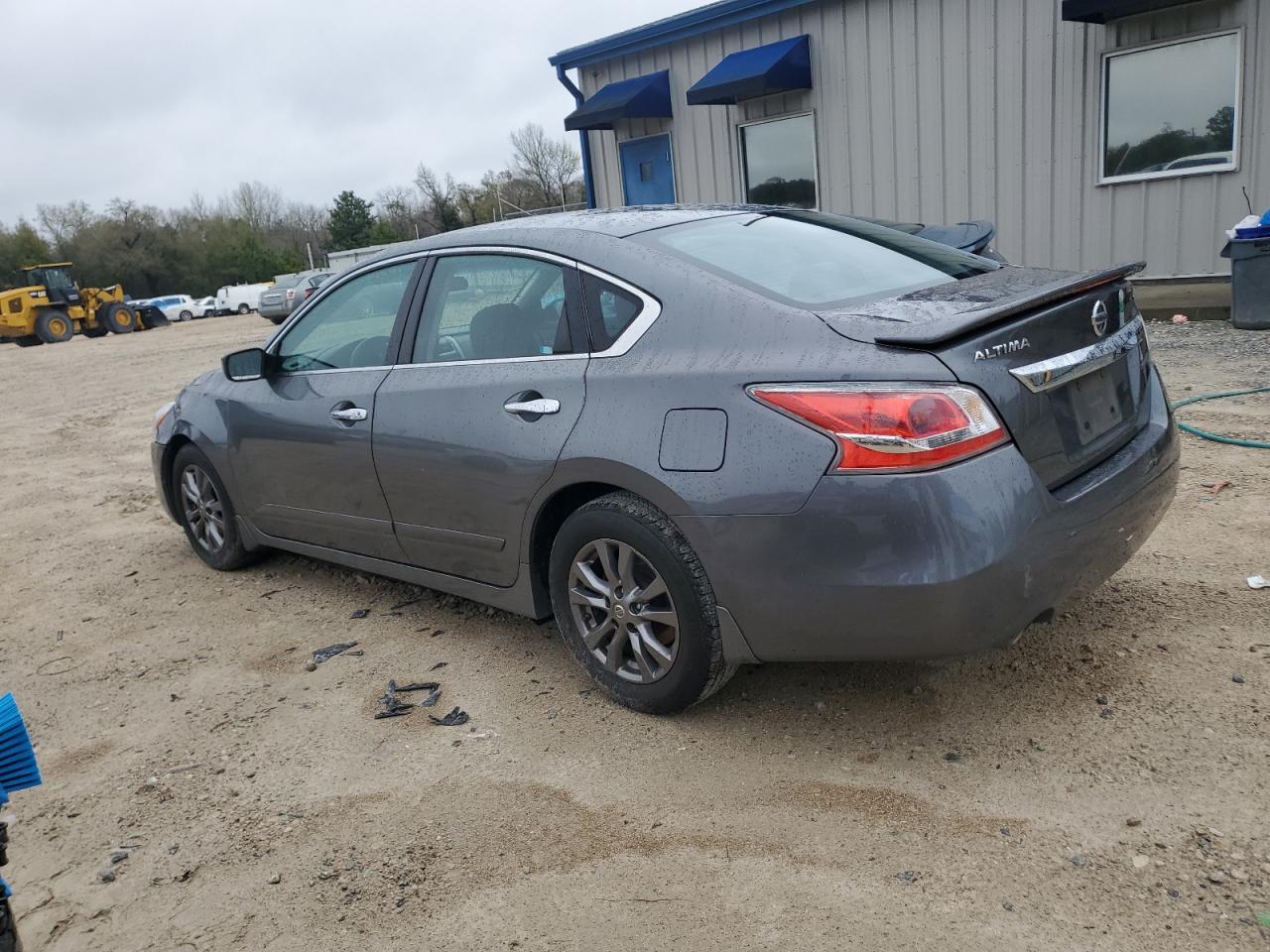 2015 Nissan Altima - Image 2