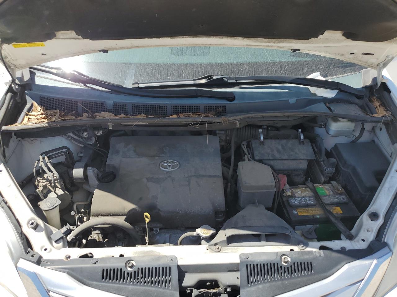 2014 Toyota Sienna - Image 12